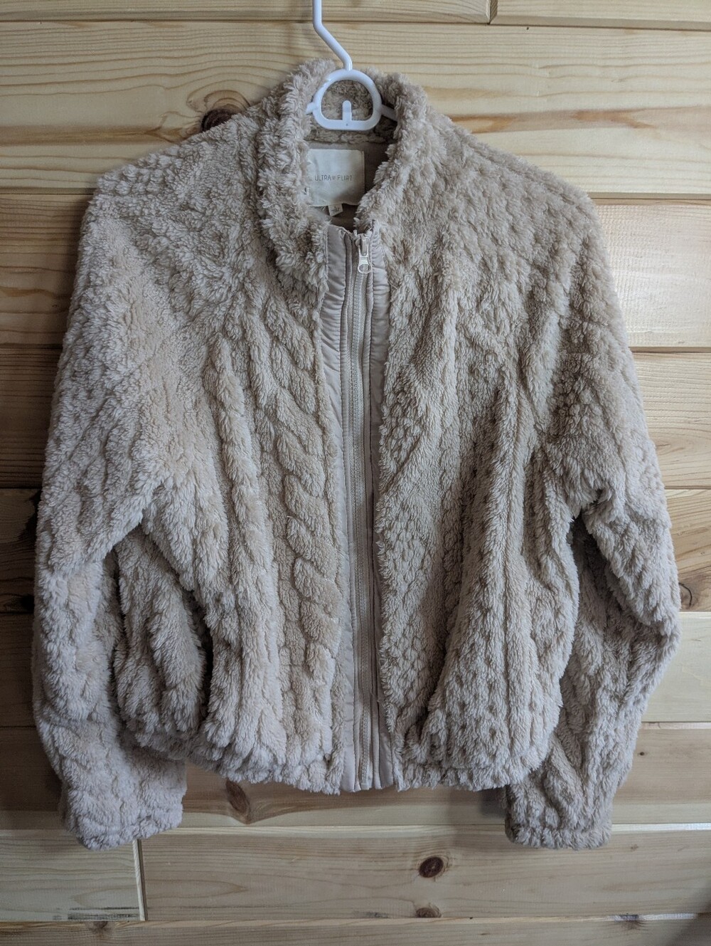 Ultra Flirt Ladies Large Knif Fuzzy Cream Color Zip Jacket W/Pockets, Soft/Warm